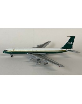 Boeing 707-320C PIA Pakistan International AP-AZW
